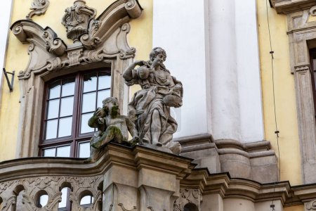 Photo for WROCLAW, POLAND - NOVEMBER 4, 2023: These are baroque figures decorating the balcony on the facade of the university building. - Royalty Free Image