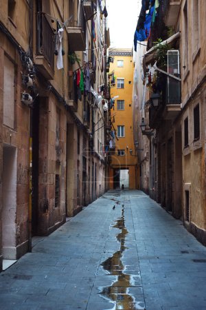Téléchargez les photos : Vieux quartiers de Barcelone, Catalogne, Espagne. Réverbère, netteté sélective - en image libre de droit