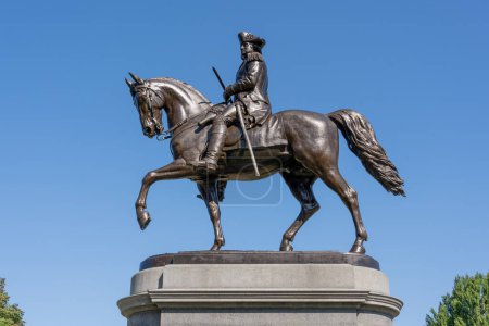 Foto de Boston, EE.UU. - 01 de septiembre de 2023 - Estatua de George Washington en el Jardín Público de Boston - Imagen libre de derechos