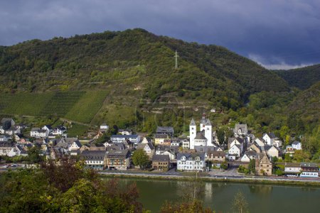 Vue de la ville de Treis-Karden avec la Moselle en Rhénanie-Palatinat, Allemagne