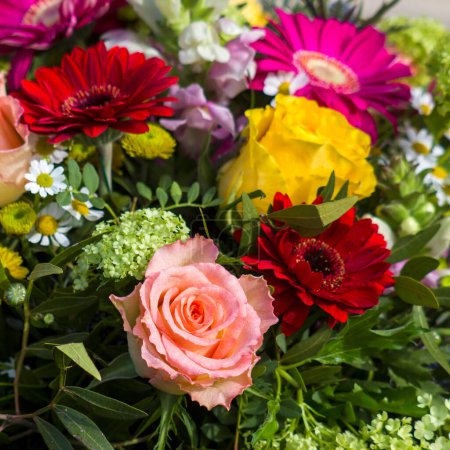 Téléchargez les photos : Fond floral - bouquet de fleurs colorées - en image libre de droit