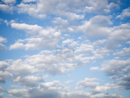 Foto de Cielo azul claro con nubes - Imagen libre de derechos