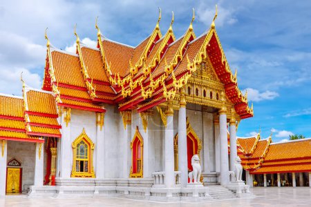 Téléchargez les photos : Temple de marbre (Wat Xoabophit). L'un des plus beaux temples de Bangkok - en image libre de droit