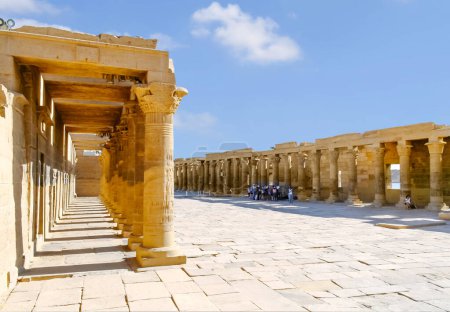 Téléchargez les photos : Temple Philae d'Isis sur l'île d'Agilkia dans le lac Nasser, Assouan, Egypte, Afrique du Nord. - en image libre de droit