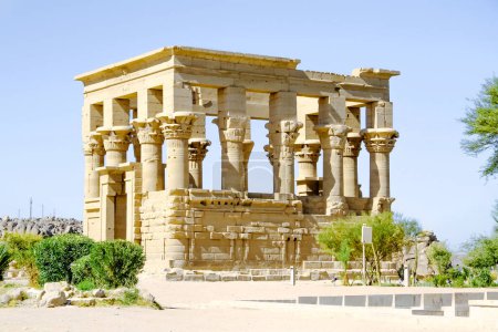 Téléchargez les photos : Kiosque de Trajan, Temple d'Isis à Philae (Liste du patrimoine mondial de l'UNESCO, 1979), île d'Agilkia, Assouan, Égypte. Civilisation égyptienne. - en image libre de droit