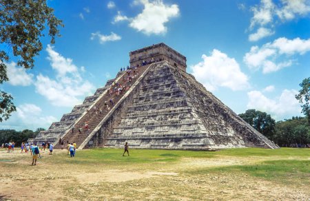 Foto de Templo de Kukulkan, pirámide en Chichén Itzá, Yucatán, México - Imagen libre de derechos