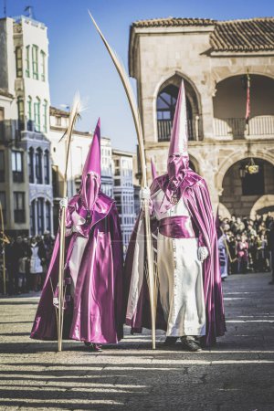 Foto de Procesión durante la Semana Santa en Zamora, España. La Semana Santa de Zamora (Semana Santa) es la conmemoración anual de la Pasión de Jesucristo. - Imagen libre de derechos