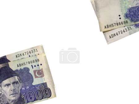 Foto de Billetes de banco de divisas paquistaníes. Aislado sobre un fondo blanco. Copiar espacio. - Imagen libre de derechos