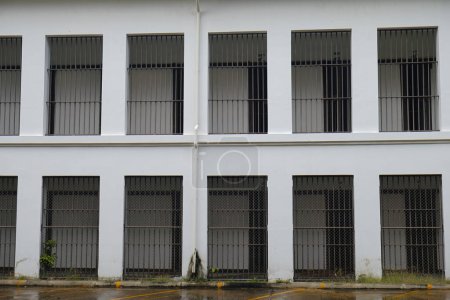 Penitentiary System or Penal Institution Building, Jail for Convicted Criminals. Peine pour violation de la loi.