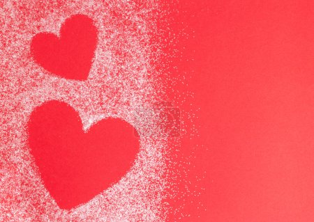 Téléchargez les photos : Two hearts outlined in white glitter on red background - en image libre de droit