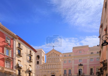 Paysage urbain de Cagliari en Sardaigne, Italie : aperçu de la place du Palazzo dans le quartier du Château.