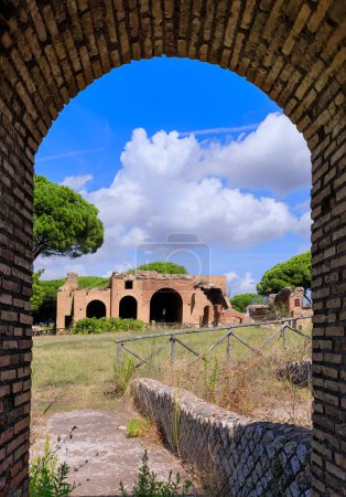 Vue sur les bains de Taurine près de Civitavecchia en Italie. Ils sont également connus comme les thermes de Trajan et sont l'un des complexes thermaux romains les plus importants dans tout le sud de l'Etrurie.