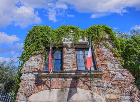 Téléchargez les photos : Paysage urbain de Gênes, Italie : Maison de Colomb dans le centre historique. - en image libre de droit