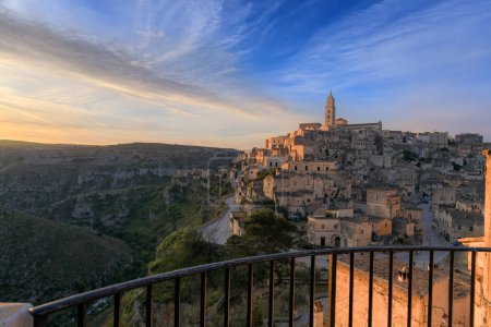 Téléchargez les photos : Sassi de Matera au lever du soleil, Italie. - en image libre de droit