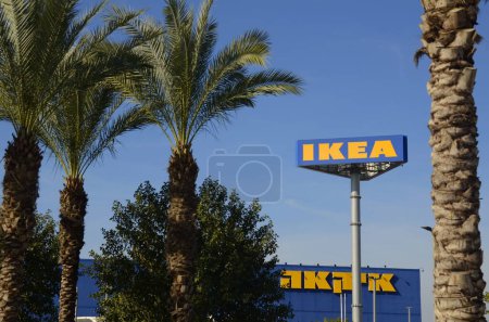 Foto de IKEA Hebrew and English logo sign a Swedish - founded international group. The world famous chain is a symbol of Swedish quality and cheap prices. Israel Rishon Le Zion January 2023 - Imagen libre de derechos