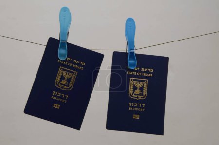Foto de Biometric passport of an Israeli citizen. Concept: travel, citizenship, emigration, repatriation. TRANSLATION: darkon - travel passport. - Imagen libre de derechos