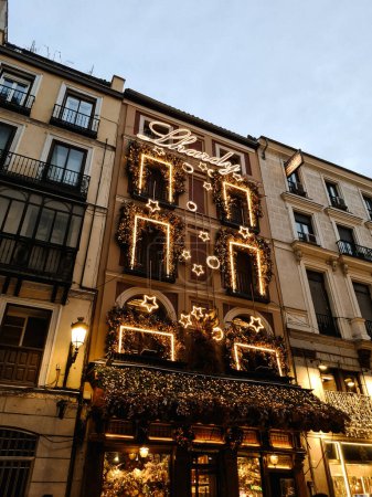 Téléchargez les photos : Décorations de Noël à Madrid - en image libre de droit