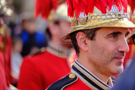 Téléchargez les photos : Corfou, Grèce - 15 avril 2023 : Magnifiquement décoré parade musicien philharmonique dans la procession traditionnelle de lamentation le samedi saint - en image libre de droit