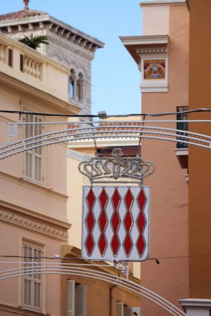 Foto de Banderas de Mónaco en las calles del Principado en honor al Día Nacional - Imagen libre de derechos