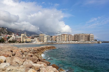 Téléchargez les photos : Vue du quartier de Fontvieille à Monaco depuis la commune voisine de Cap D'Ail - en image libre de droit