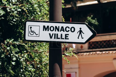 Téléchargez les photos : Monaco, Monaco - 25 juin 2023 : Signalisation dans la rue à Monaco - en image libre de droit