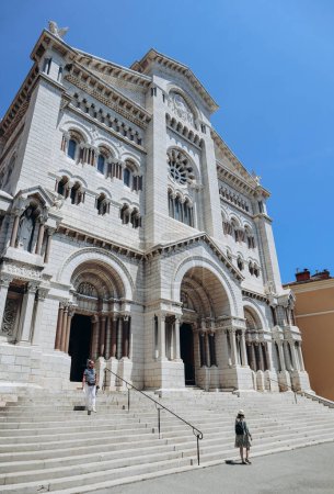 Foto de Monaco, Mónaco - 02.10.2022: Catedral de San Nicolás de Mónaco - Imagen libre de derechos