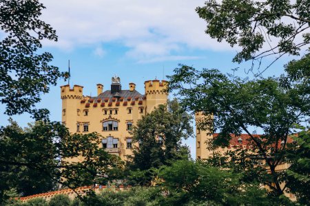 Téléchargez les photos : Vue du célèbre château de Hohenschwangau en Bavière, Allemagne du Sud - en image libre de droit