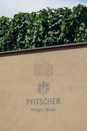 Téléchargez les photos : Montan, Italie - 17 août 2023 : Winery Pfitscher in Montagna (Tyrol du Sud en Italie) - en image libre de droit