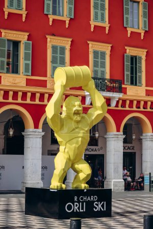 Foto de Niza, Francia - 17 de septiembre de 2023: Escultura de Richard Orlinski en la plaza central de Niza - Imagen libre de derechos