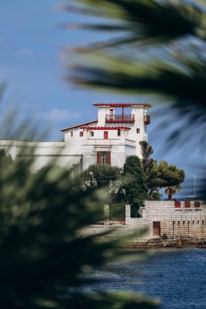 Foto de Vista de la famosa villa de estilo griego Kerylos, construida a principios del siglo XX en la Riviera francesa - Imagen libre de derechos