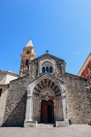 Foto de Centro histórico de la ciudad de Ventimiglia en Italia - Imagen libre de derechos