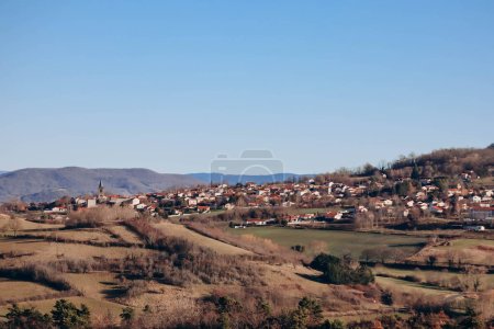 Téléchargez les photos : Petits villages en Auvergne, France - en image libre de droit