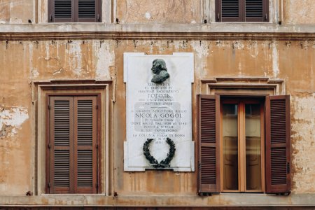 Téléchargez les photos : Rome, Italie - 27.12.2023 : Signe sur la maison à Rome où vivait Nikolai Gogol - en image libre de droit