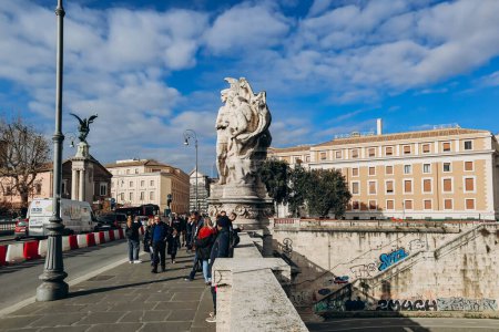 Téléchargez les photos : Rome, Italie - 27.12.2023 : Pont Ponte Vittorio Emanuele II à Rome, Italie - en image libre de droit