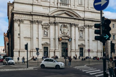 Foto de Roma, Italia - 27.12.2023: Calles en el centro de Roma en un día nublado de diciembre - Imagen libre de derechos