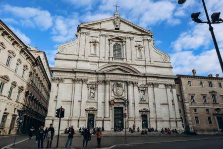 Téléchargez les photos : Rome, Italie - 27.12.2023 : Rues dans le centre de Rome par un jour de décembre nuageux - en image libre de droit