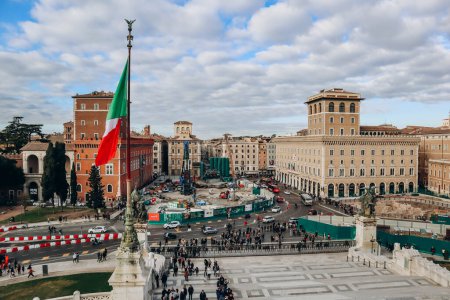 Foto de Roma, Italia - 27.12.2023: Calles en el centro de Roma en un día de diciembre - Imagen libre de derechos