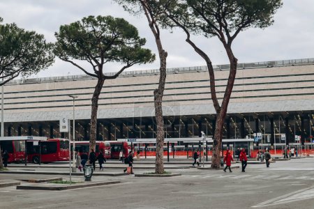 Téléchargez les photos : Rome, Italie - 27.12.2023 : Roma Termini, gare principale de Rome, Italie. - en image libre de droit