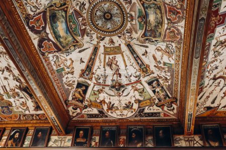 Téléchargez les photos : Florence, Italie - 29 Décembre, 2023 : Les salles de la Galerie des Offices - en image libre de droit