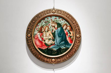 Téléchargez les photos : Florence, Italie - 29 Décembre, 2023 : Madonna delle rose, par Botticelli, dans la Galerie des Offices - en image libre de droit