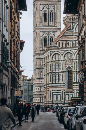 Foto de Florencia, Italia - 31 diciembre, 2023: Calles con gente en el centro de Florencia - Imagen libre de derechos