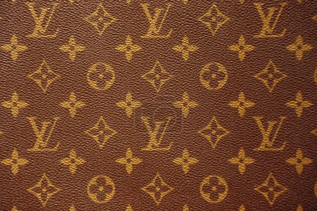 Foto de Florencia, Italia - 29 diciembre, 2023: El famoso monograma en la bolsa Louis Vuitton - Imagen libre de derechos