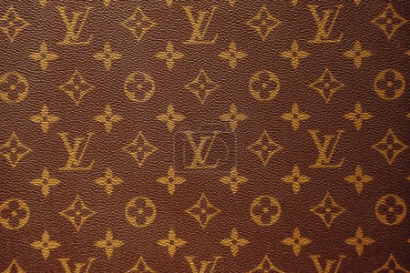 Foto de Florencia, Italia - 29 diciembre, 2023: El famoso monograma en la bolsa Louis Vuitton - Imagen libre de derechos