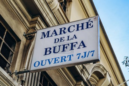 Foto de Niza, Francia - 19 de noviembre de 2023: Un antiguo mercado abandonado en Niza - "Marche de la Buffa") - Imagen libre de derechos