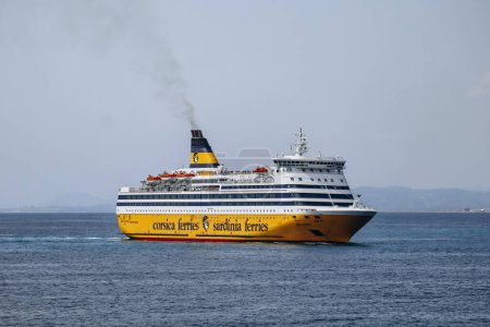 Téléchargez les photos : Nice, France - 26 août 2023 : Ferry-boat qui part de Nice pour la Corse et la Sardaigne - en image libre de droit