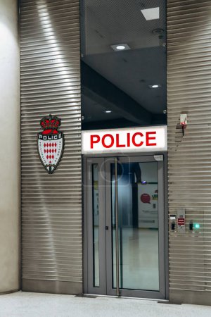 Mónaco, Mónaco - 2 de septiembre de 2023: Estación de policía de Mónaco en la estación de tren