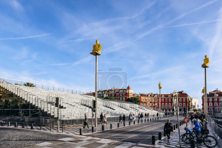 Téléchargez les photos : Nice, France - 28 janvier 2024 : Tribunes sur la Place Massena à Nice construits pour le carnaval annuel - en image libre de droit