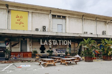 Foto de Niza, Francia - 24 de febrero de 2024: El antiguo matadero de Niza, ahora un centro de arte contemporáneo llamado 109" - Imagen libre de derechos
