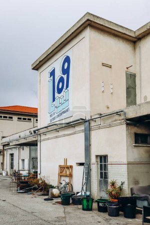 Téléchargez les photos : Nice, France - 24 février 2024 : L'ancien abattoir de Nice, maintenant un centre d'art contemporain appelé "109" - en image libre de droit