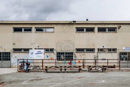 Téléchargez les photos : Nice, France - 24 février 2024 : L'ancien abattoir de Nice, maintenant un centre d'art contemporain appelé "109" - en image libre de droit